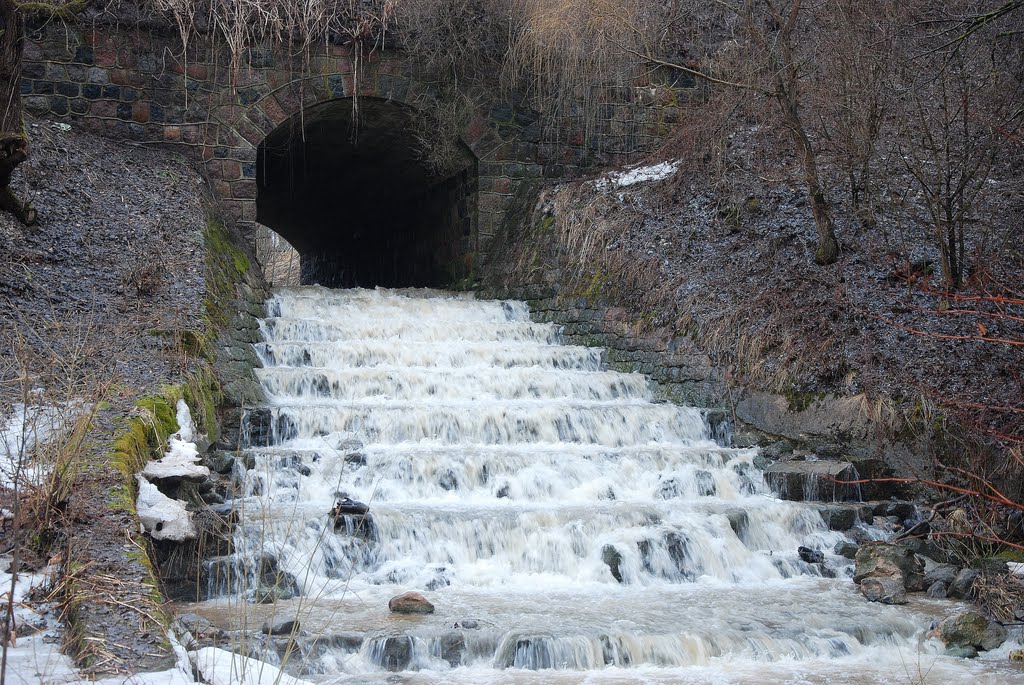 Old bridge and water cascade by Renatorius (Reno)