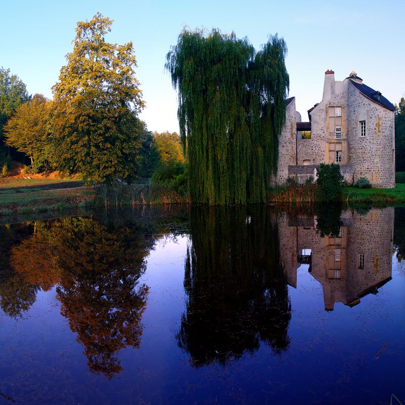 Le chateau de la Chasse by Rémi Bridot