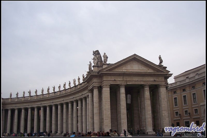 圣彼得广场的左长廊 Piazza San Pietro, left porch by vagrombird