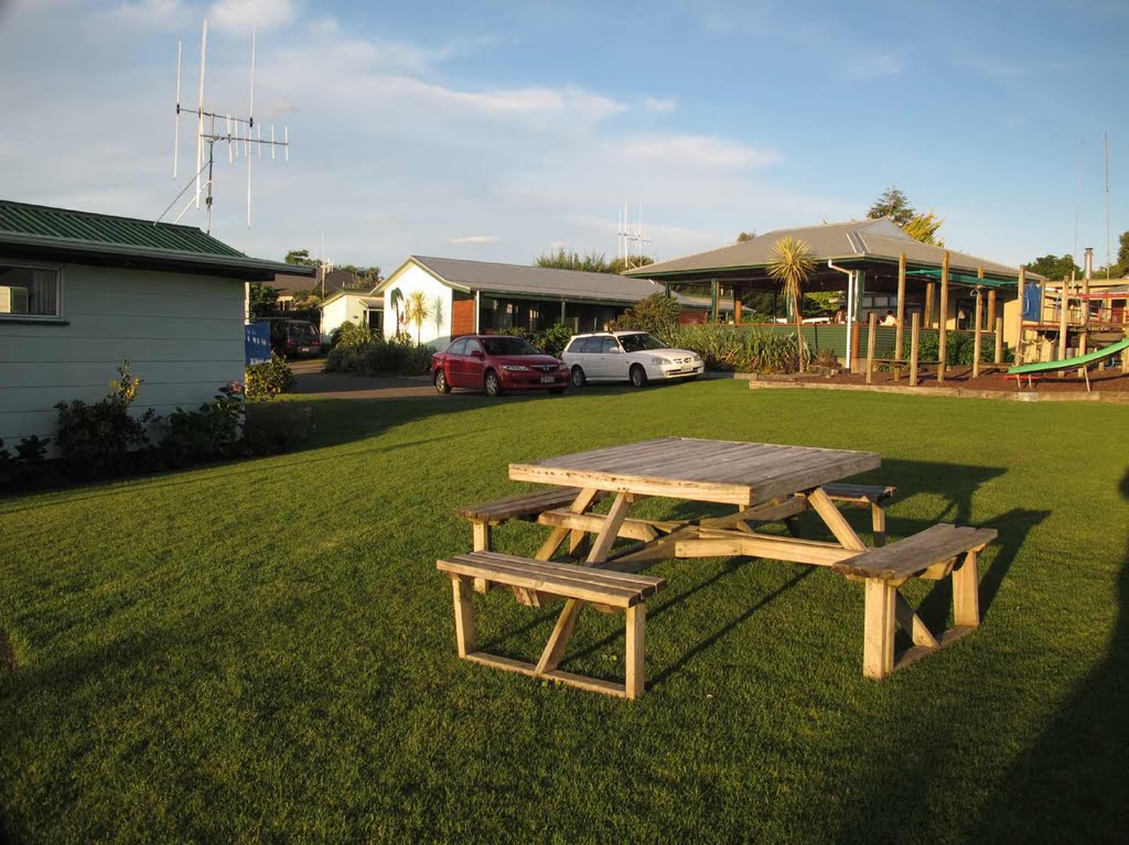 Omokoroa Holiday park by NZ Frenzy Guidebook (North) www.NzFrenzy.com