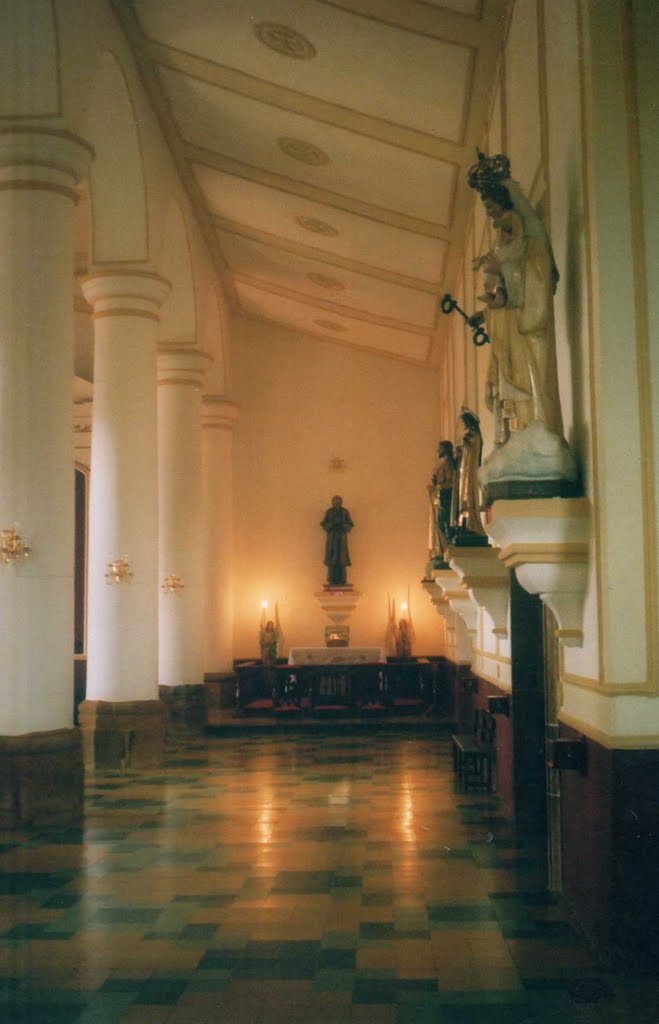 INTERIOR CATEDRAL SAN JOAQUIN ZAPATOCA SANTANDER COLOMBIA by macruz1948