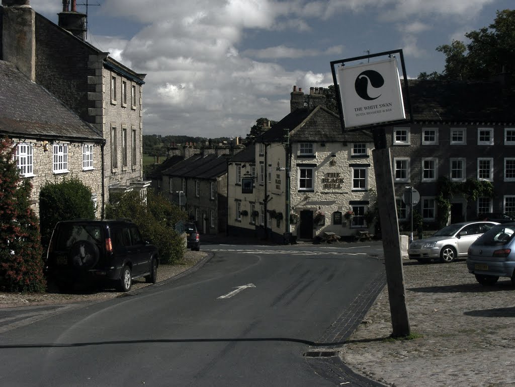 Middleham - The White Swan and The Black Bull by swifty morgan