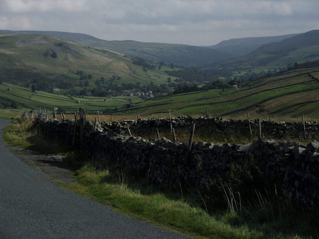 Looking from Buttertubs into Swaledale by swifty morgan