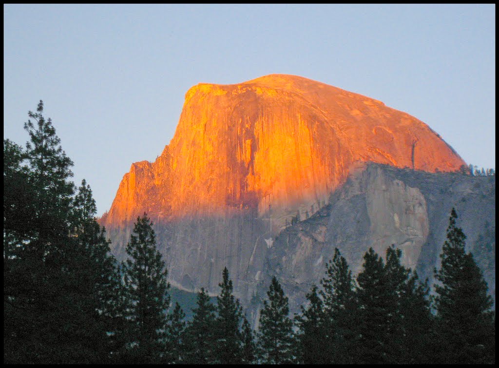 Half Dome at dusk by Arnáiz