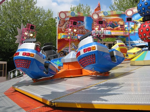 Kermis Doetinchem Mei 2010 Break Dance by robincoaster