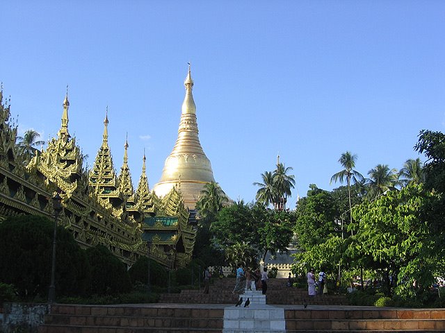 Shwedagon pagoda by zawtun