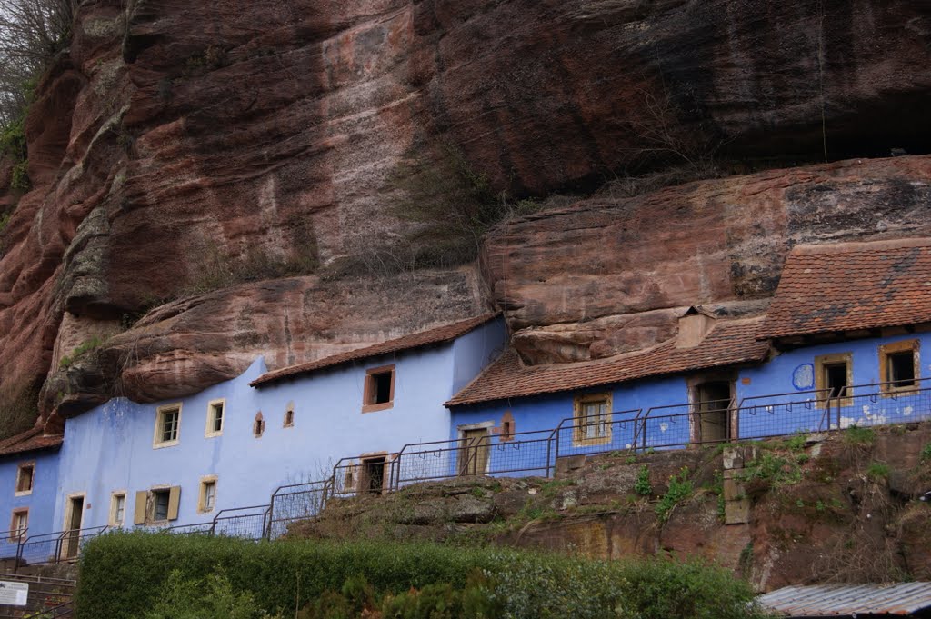 Maisons troglodytes à Graufthal by frédéric-genevieve