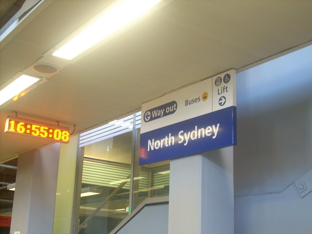 North Sydney Railway Station by photomanthe2nd