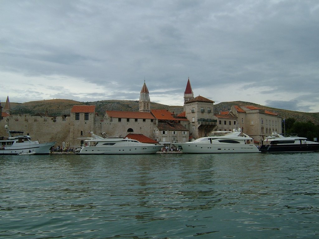 Trogir kikötő by Co op