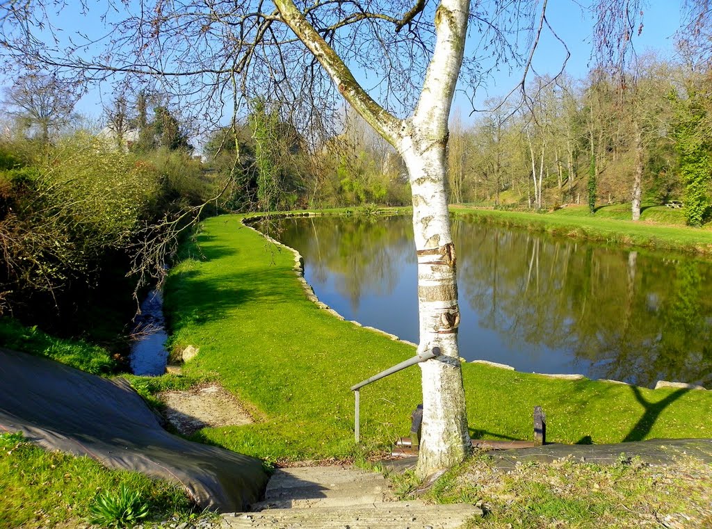 Créhen - Petit parc avec plan d'eau - Entrée gauche by epaulard59