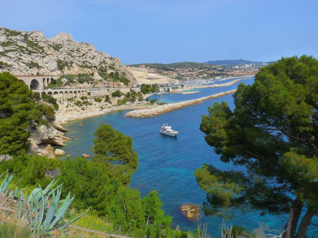 Plage des Corbières - L'Estaque by Jackie Gomez-Blasco