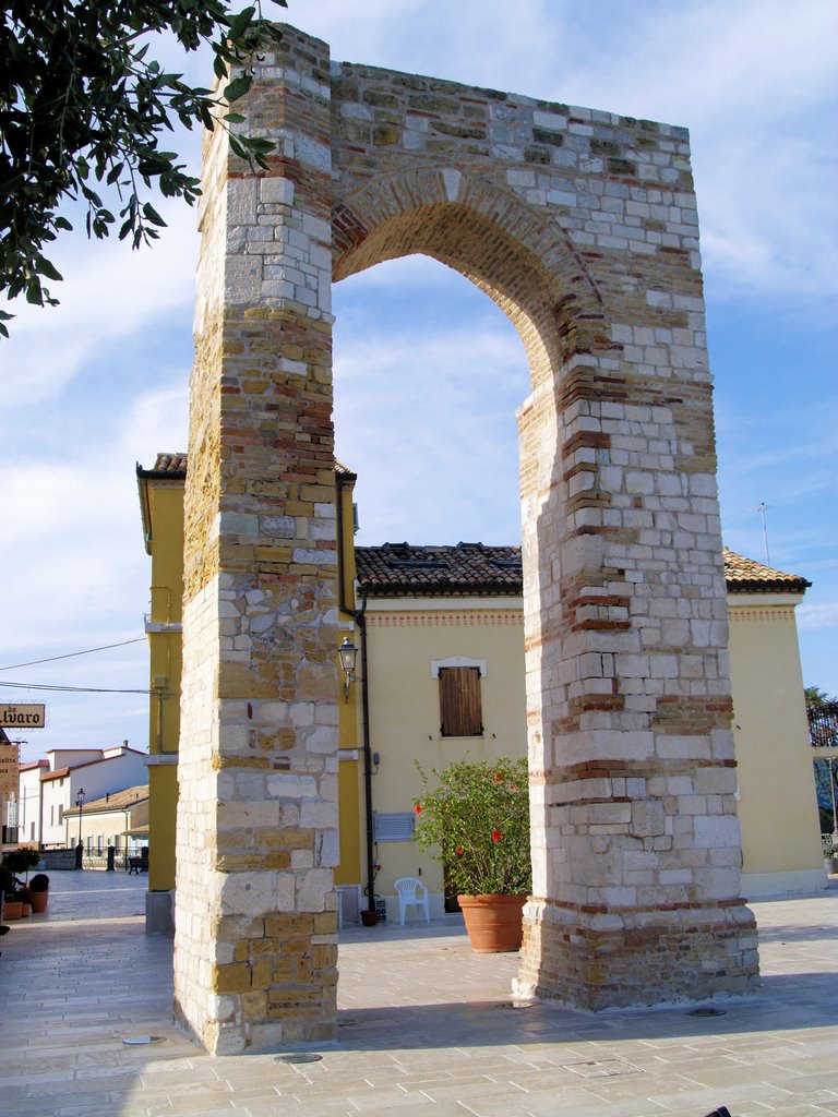 Arco Di Torre by Nick M