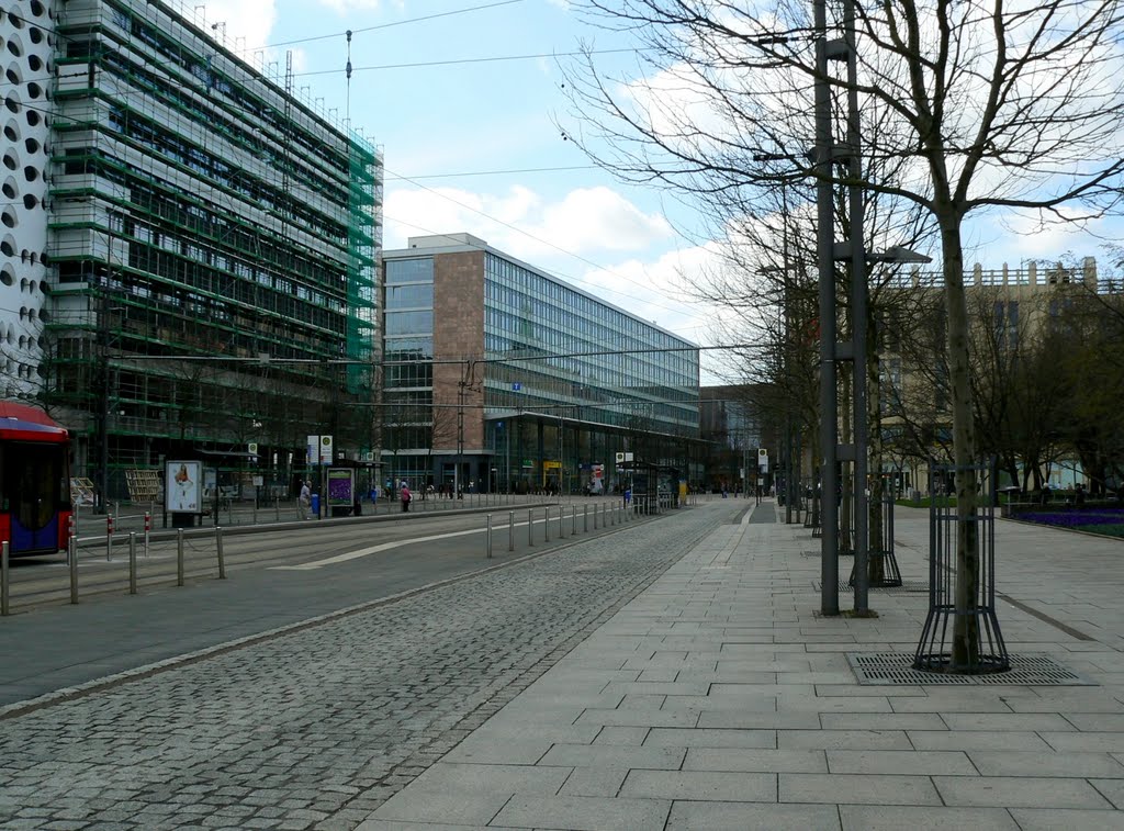 Chemnitz - Blick in die Strasse der Nationen Richtung Zentralhaltestelle by Thomas Eichler