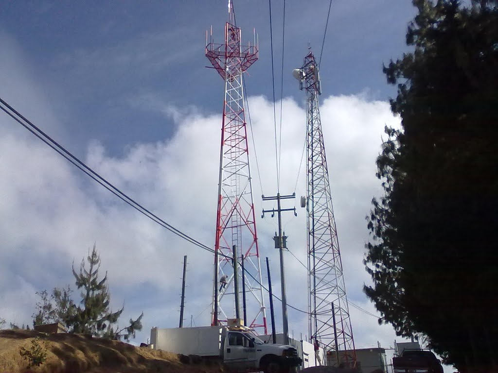 TORRES DE TELECOMUNICACIONES TEHUIPANGO by cesarfuertes