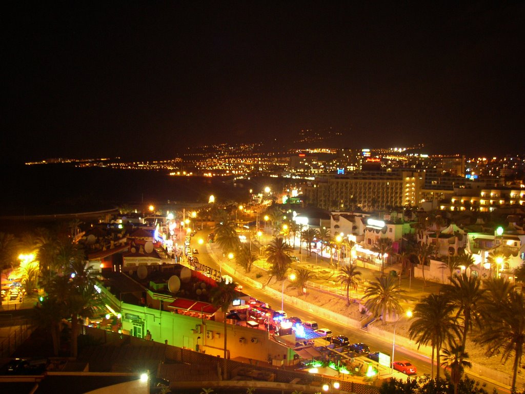 Noche en Playa las Americas by kikonso