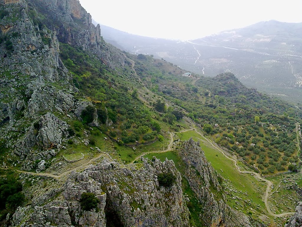 Caminos entre el roquedal. Paisaje de la Subbética desde Zuheros. Abril de 2011 by viajeroandaluz