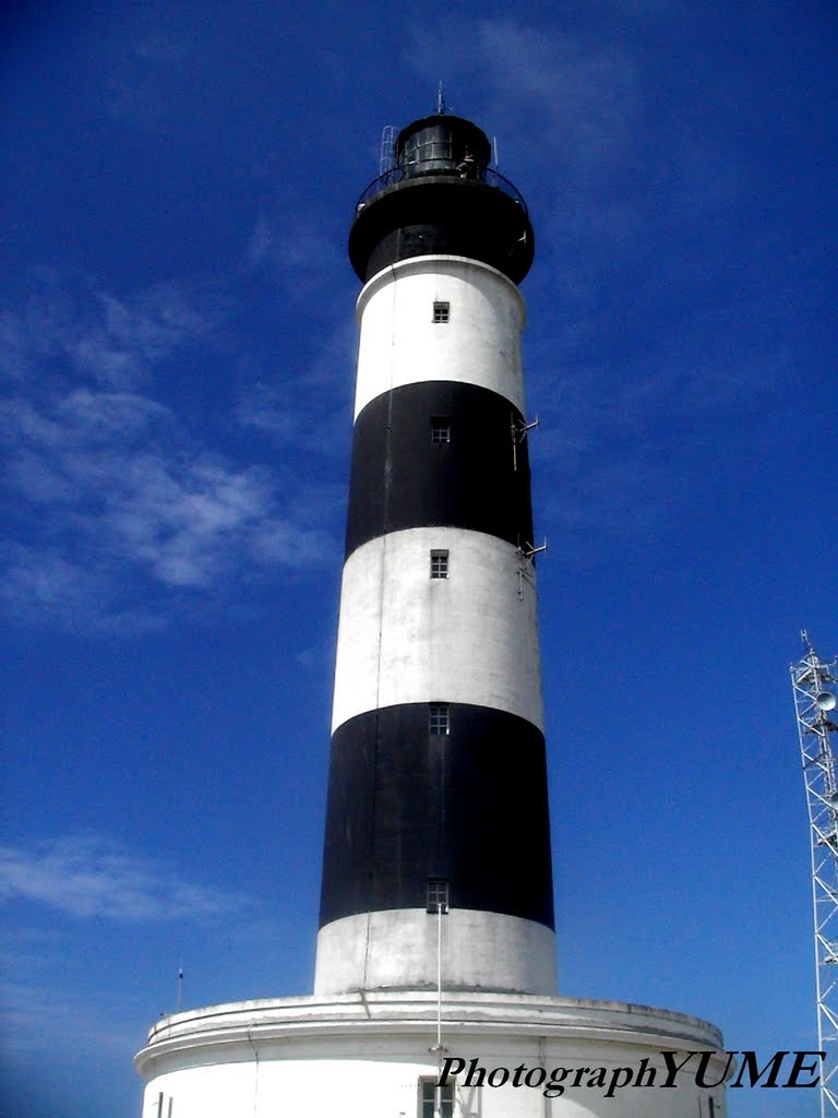 Phare de Chassiron by PhotographYUME