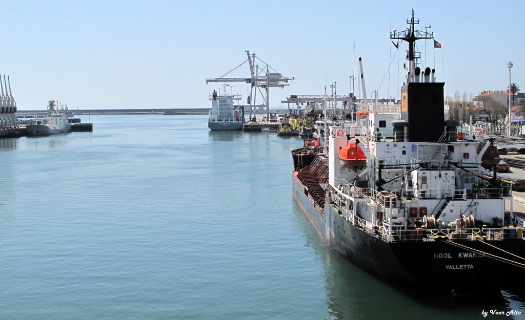 Matosinhos,porto de Leixões / Leixões seaport by Voar Alto