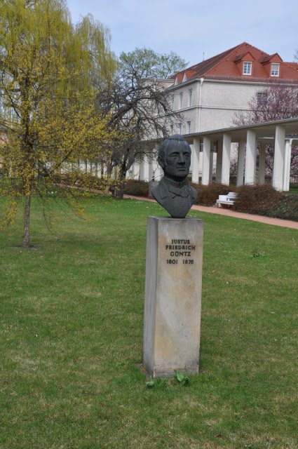 Denkmal Justus Friedrich Güntz im Krankenhaus by Lady A