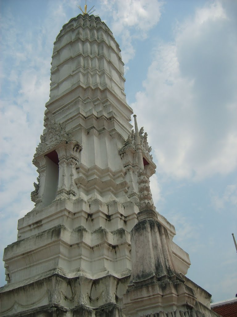 Main stupa of Wat Amphawan by jayamee