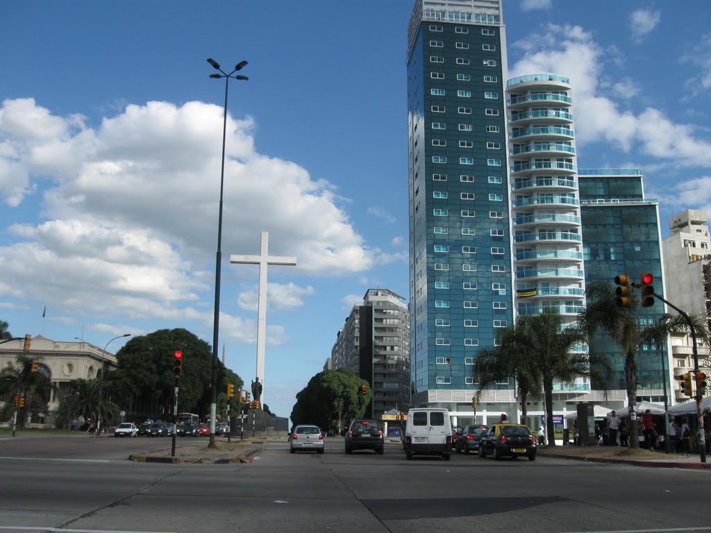 TORRE DE LOS CONGRESOS Y CRUZ DEL PAPA by R.CASERES-NICO PEREZ-URUGUAY