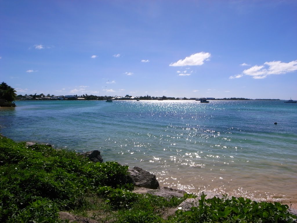 The beach @ MAJURO, 「マーシャル諸島、マジュロ島のビーチ」 by judak