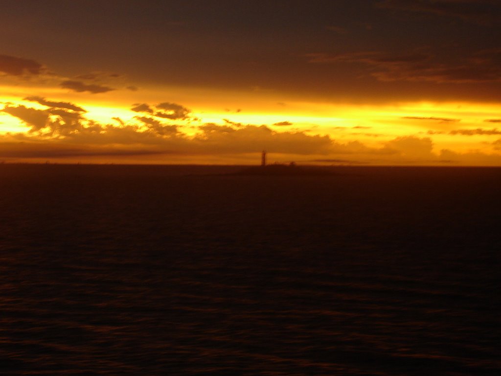 Faro frente a Colonia,Uruguay. by dariog