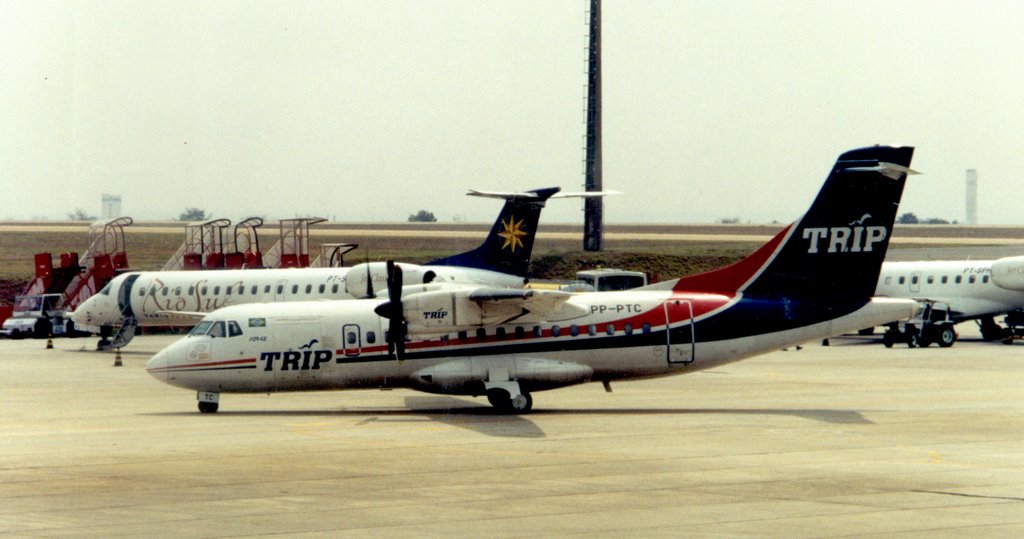 8R ATR (PP-PTC), SL 2 EM4 (PT-SPH, PT-SPJ) - final da década de 1990 - Campinas-Viracopos (VCP), SP, Brasil. by André Bonacin