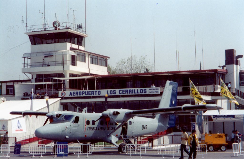 FACh Twin Otter - FIDAE (2002), Los Cerrillos, Santiago, Chile. by André Bonacin