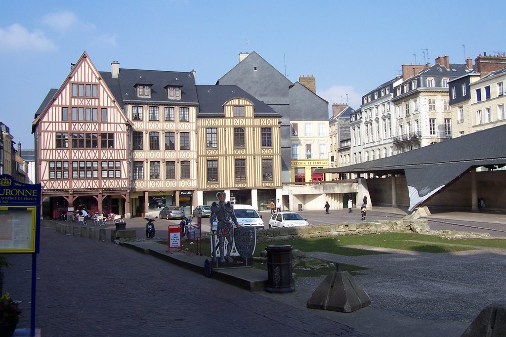 Pace du Vieux Marché(Jeanne D'Arc) by Bernard Vasset