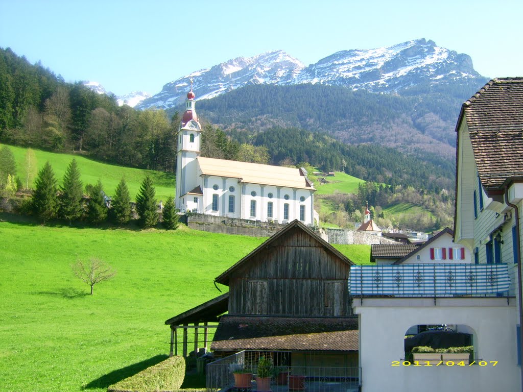 Blick von der Dorfstrasse in Schattdorf by Beat Koller