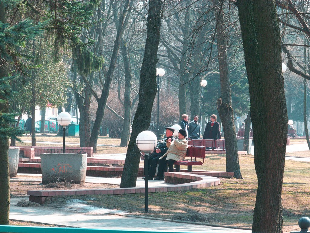 Spring in Minsk, first warm day.Squaire, Bl. Tolbukhin, Minsk, Belarus, 03-04-2011. by se_bmw