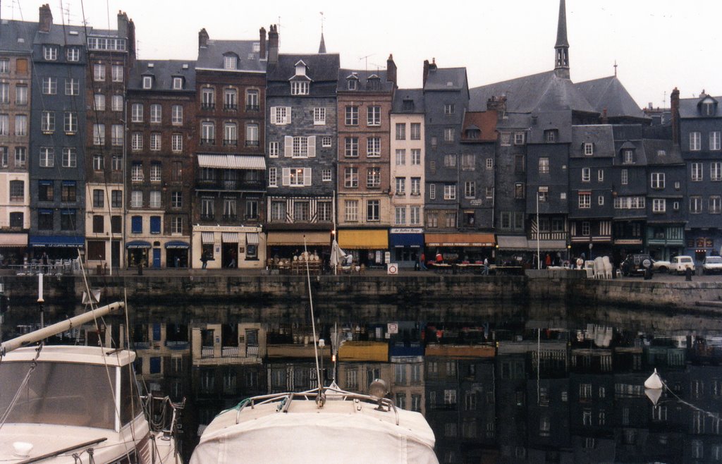 Port d'Honfleur Quai Sainte Catherine by prof