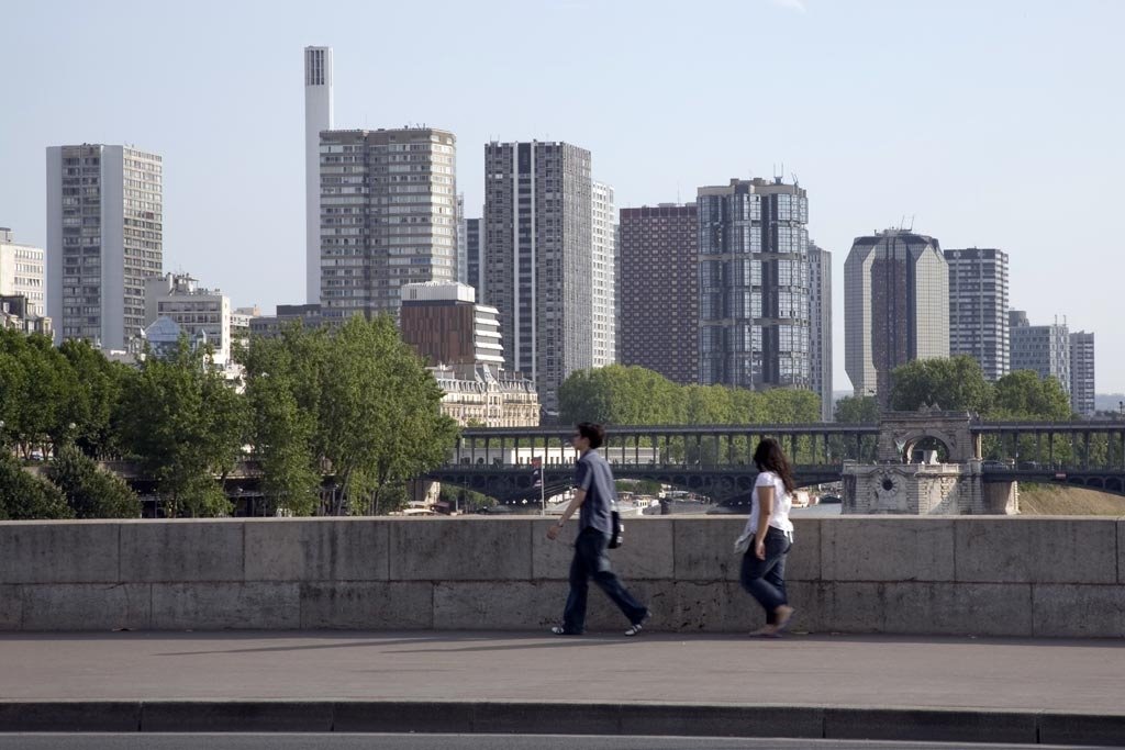 Pont d'Iéna, quai de Grenelle. — Дома на набережной Гренель. by Roman Sobolenko