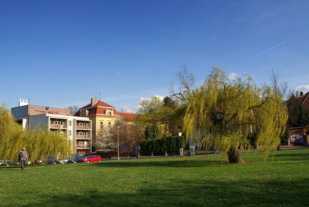 Park generála Lázaro Cárdenase, Bubeneč by Pavel Kacl