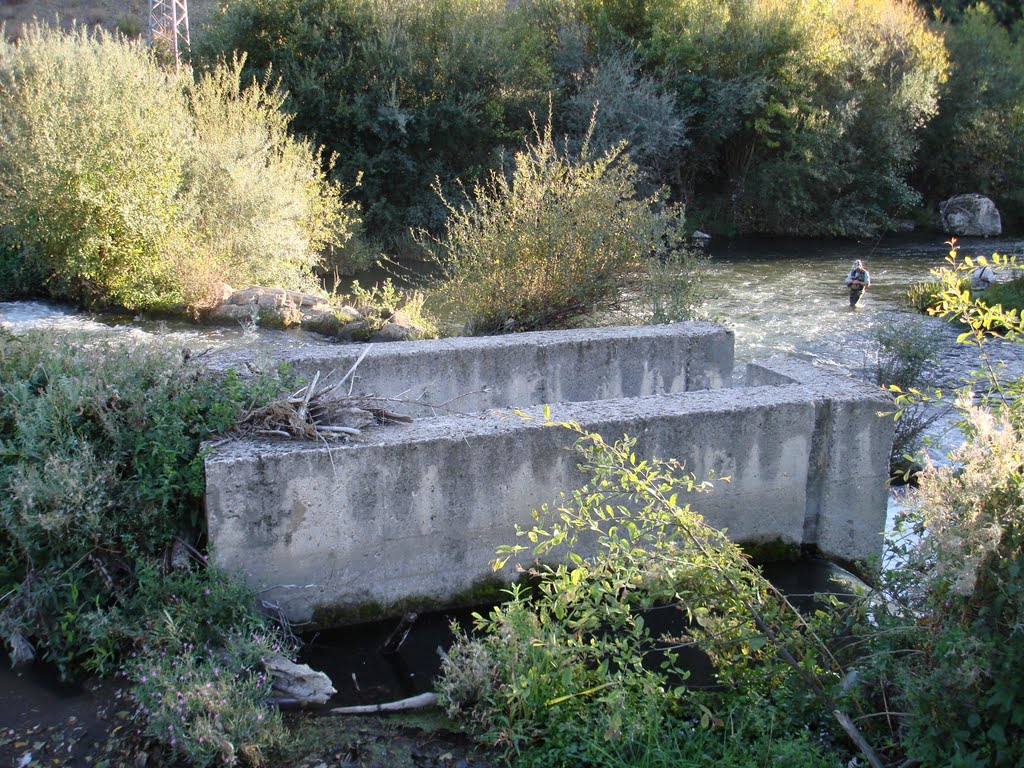 Pescadores en el Sil a su paso por Ponferrada. by Hikergoer