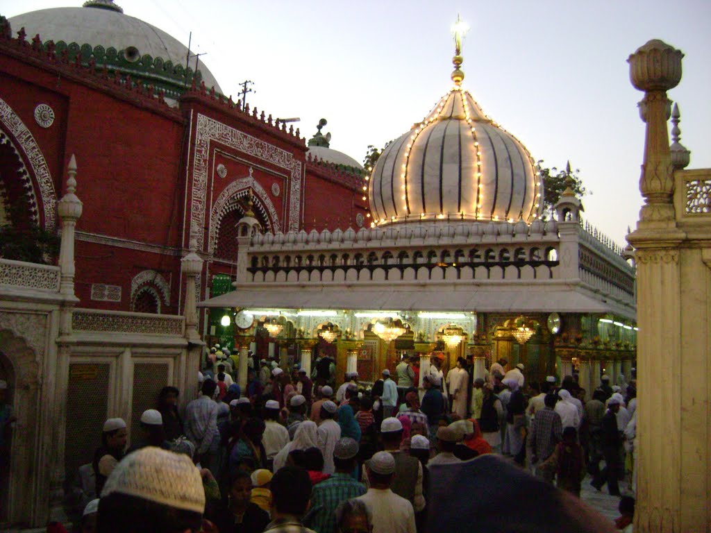 Tomb and mosque of Hazrat Nizamuddin Aulia. by Ar. M.Ali