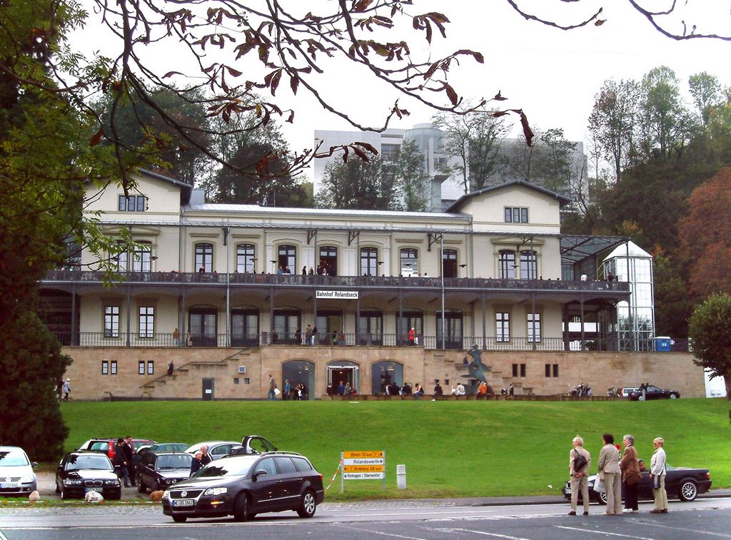 Railway station Rolandseck , Arp museum by ahrweiler