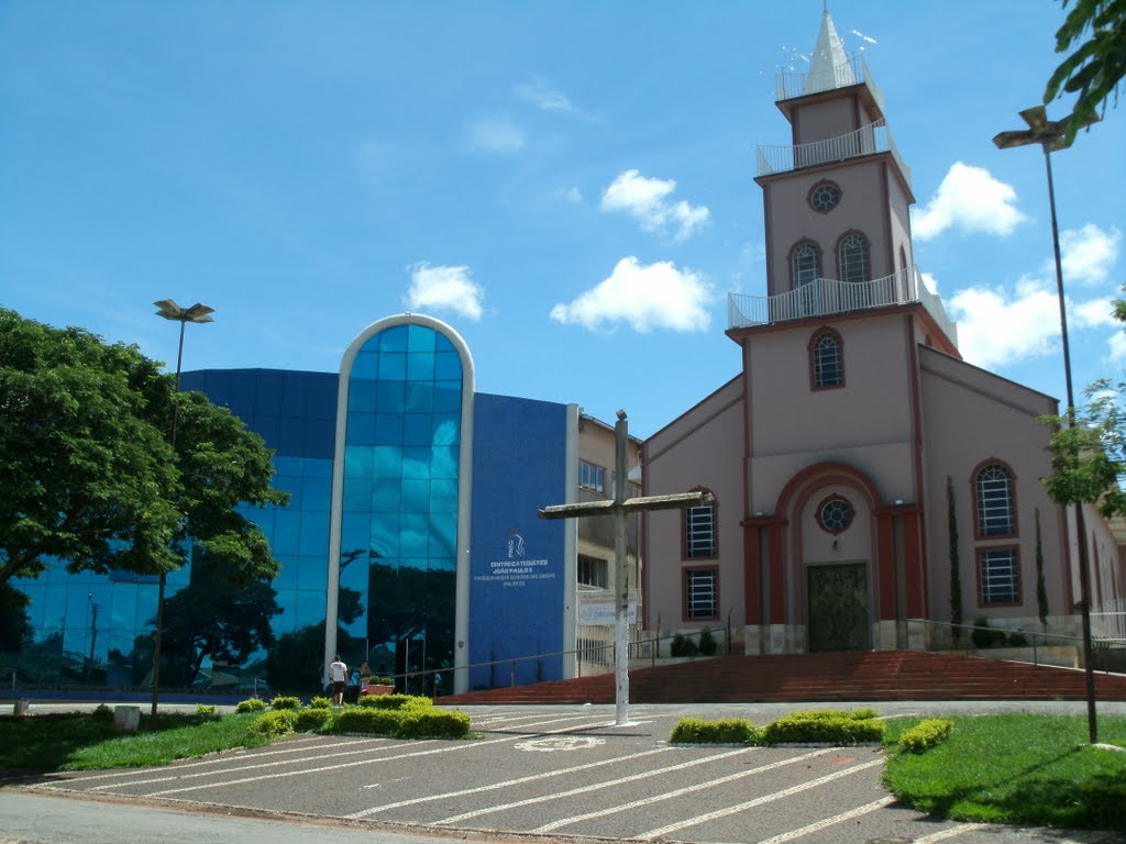 Centro catequetico e Igreja by Batista Rialma