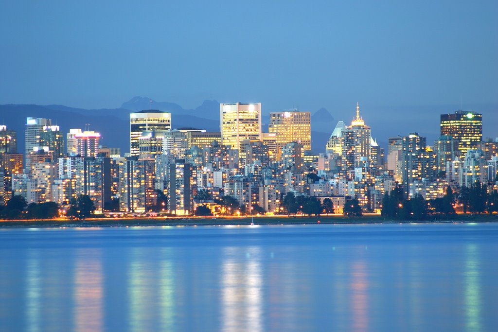 Vancouver at night by Rico Eckert