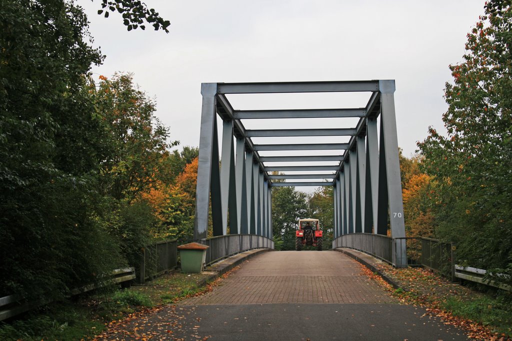 Eisenbrücke mit Trecker by ubed