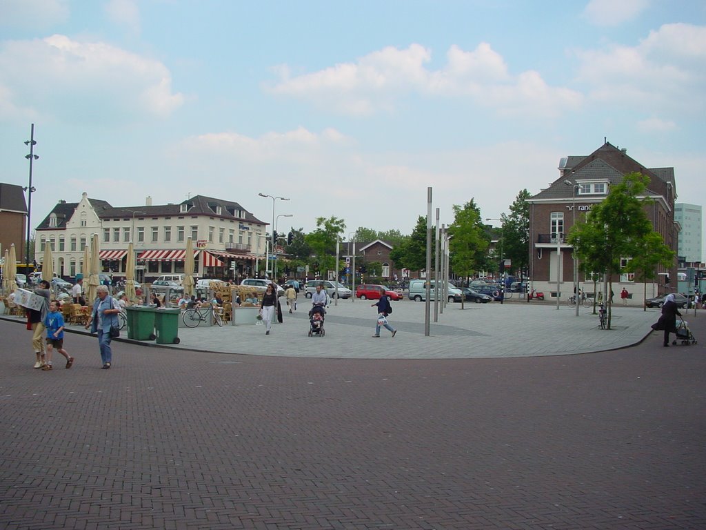 Stationsplein by Nolly