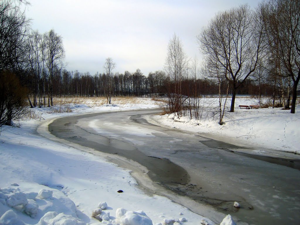 Canal to Iso Huopalahti by Petteri Kantokari