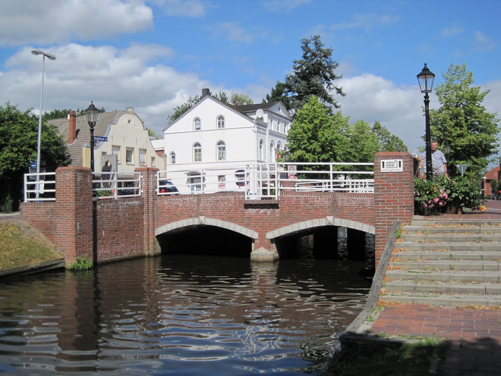 Papenburg, Brücke in der Deverweg by Johan Zuidema