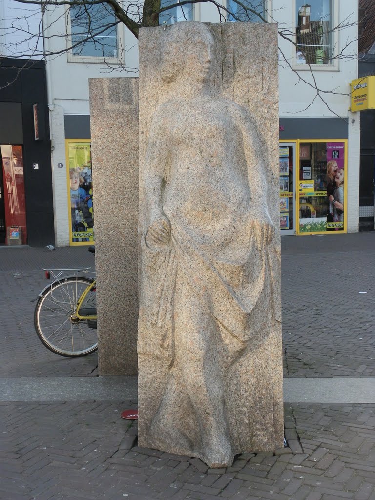 Kunst op de Varkensmarkt , 'De Baadster' by Marius van Beek , (1984) by Mart61