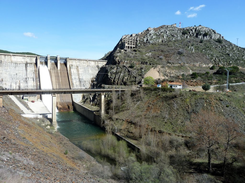 EMBALSE de EL VADO (Sierra Norte-Guadalajara). 2011. 01. Vista del paramento (1952). by Carlos Sieiro del Nido