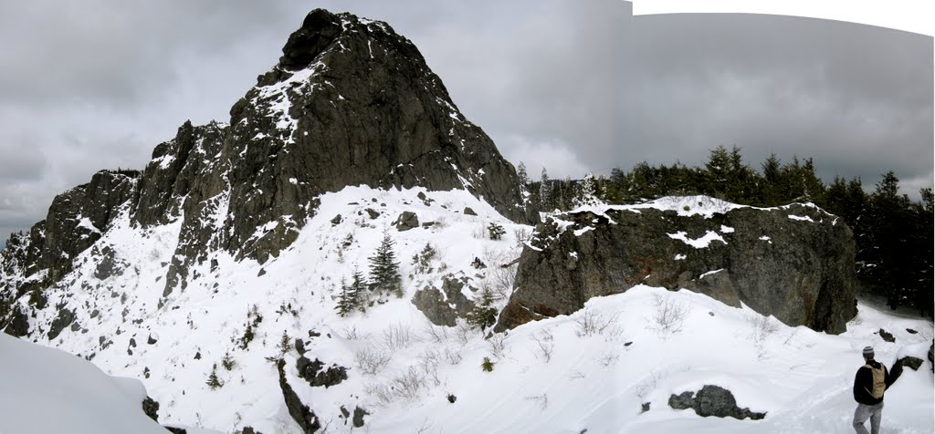 Heading towards Haystacks, April '11 by PhotoBombOahu