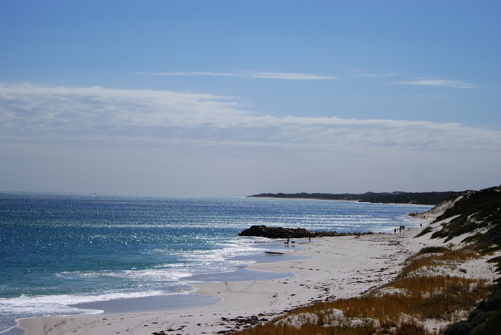 Quinns beach looking north by stevemark