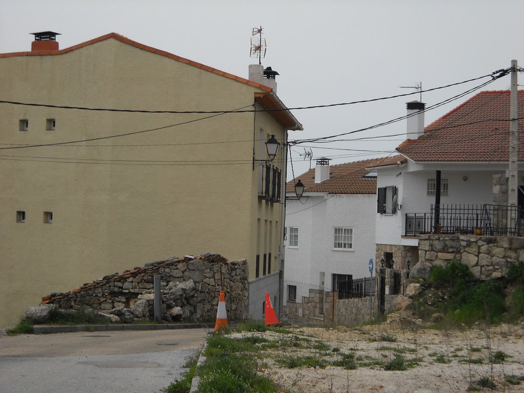 Farolas contaminantes (calle Poesia) by ManoloLi