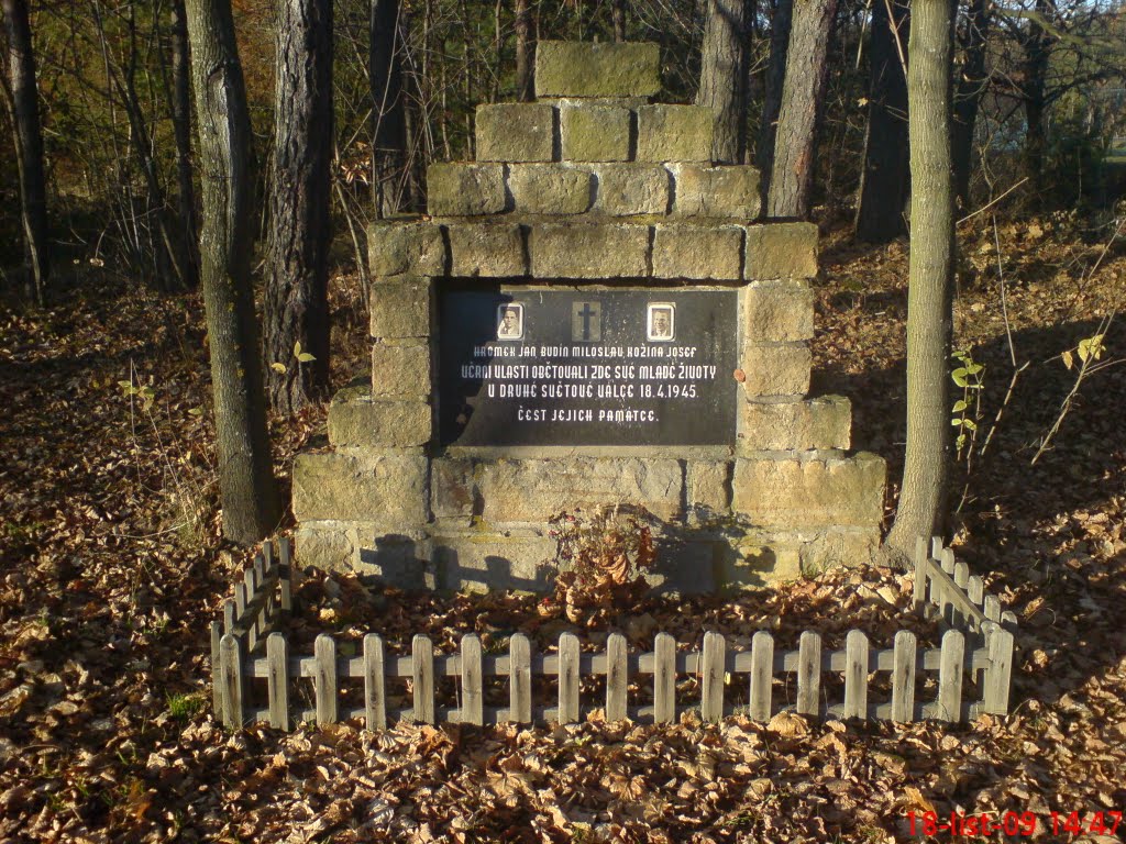 2009, ČR, Brno-venkov, pomníček u Zakřanského hřiště by Petr19, Zastávka, CZ